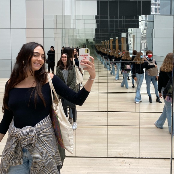 Meet your Posher, Julia - Picture 3 of 4